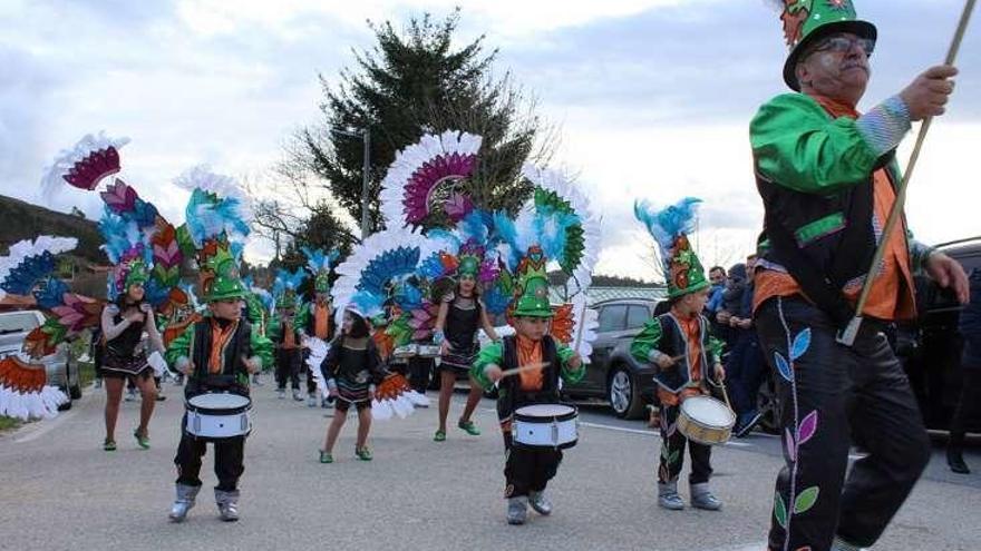 Participantes en el desfile de Carnaval de A Lama. // Fdv