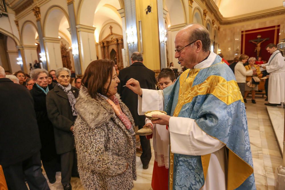 La Inmaculada Concepción protagoniza la tradicional procesión en Torrevieja.