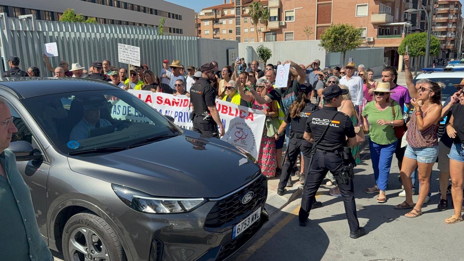 Así ha sido la visita de Mazón al IES Azorín de Petrer