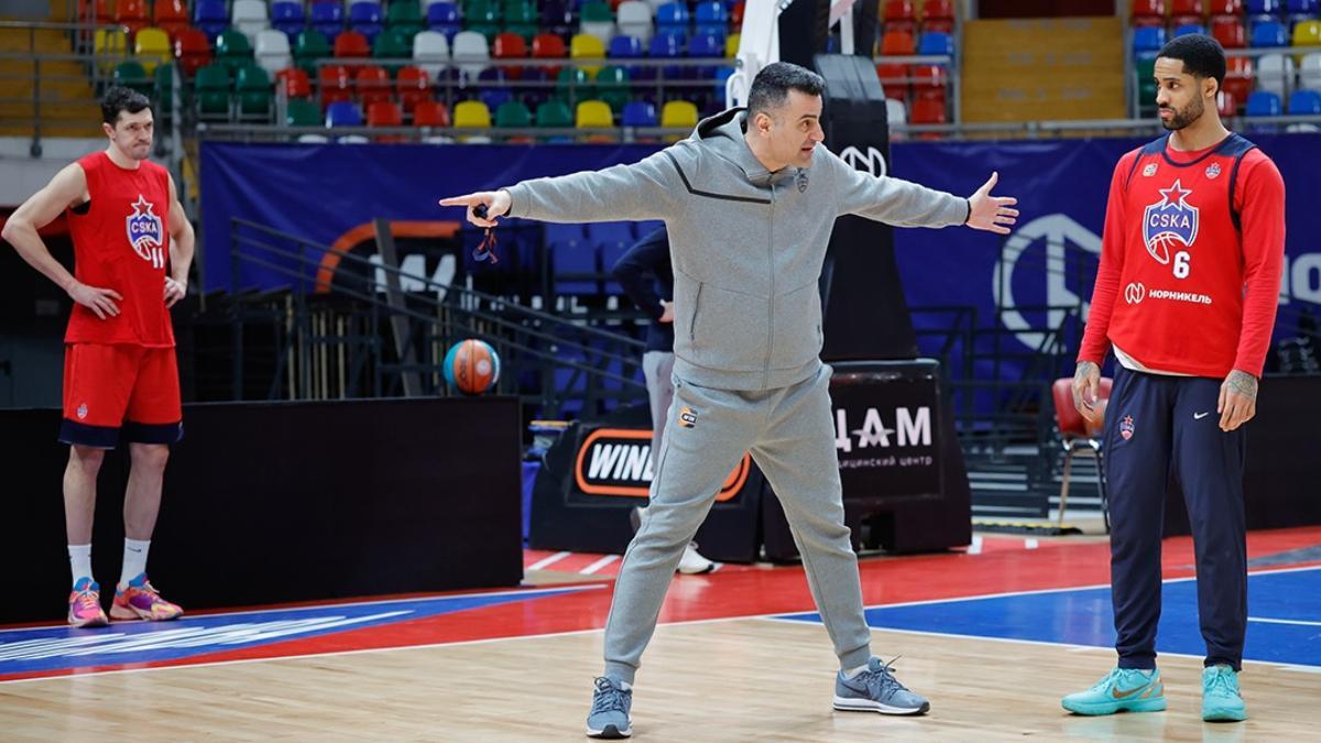 Pistiolis, con Antonov y 'Melo' Trimble en un entrenamiento