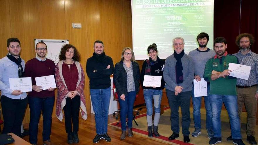 Entrega de diplomas tras el curso de dirección de banda. // FdV