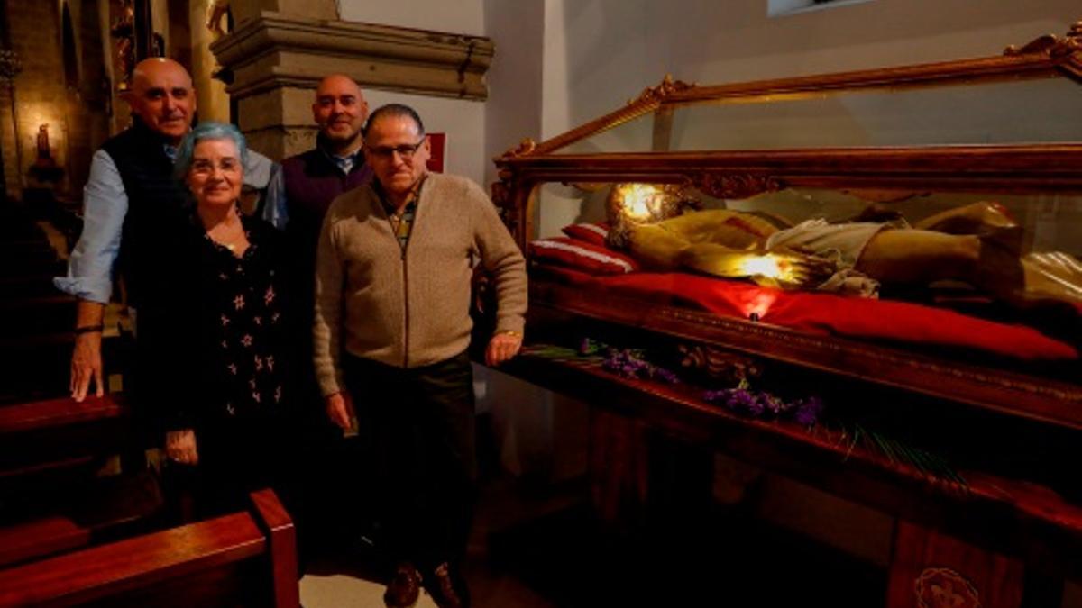 Miembros de la Cofradía del Santo Entierro.