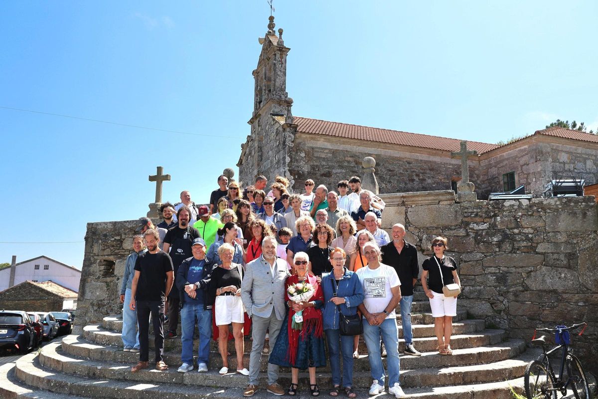 Asistentes ao acto inaugural da Mostra da Olería de Buño