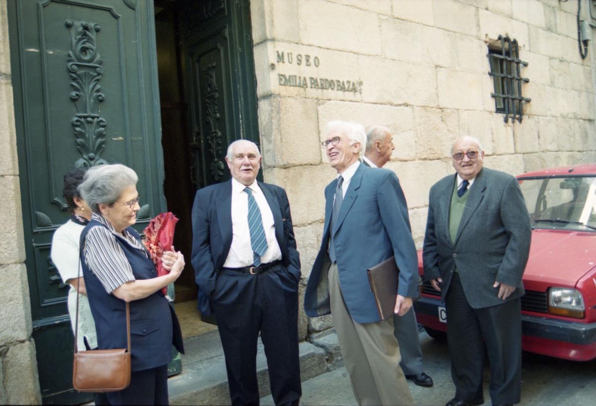 Constantino García e Neira Vilas na rúa Tabernas no ano 2000