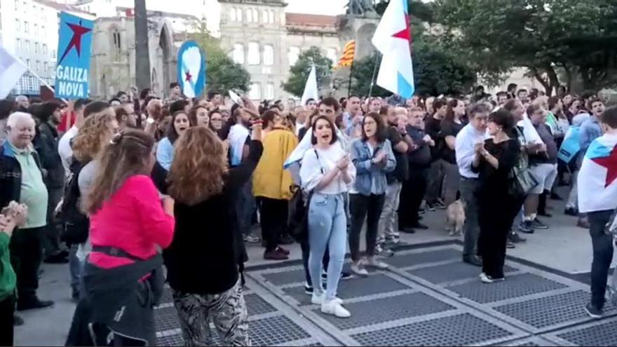 Dos centenas de personas se solidarizan con Cataluña en Pontevedra
