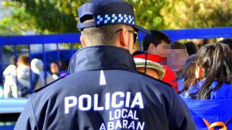 Los agentes de la Policía de Abarán controlarán el absentismo escolar.