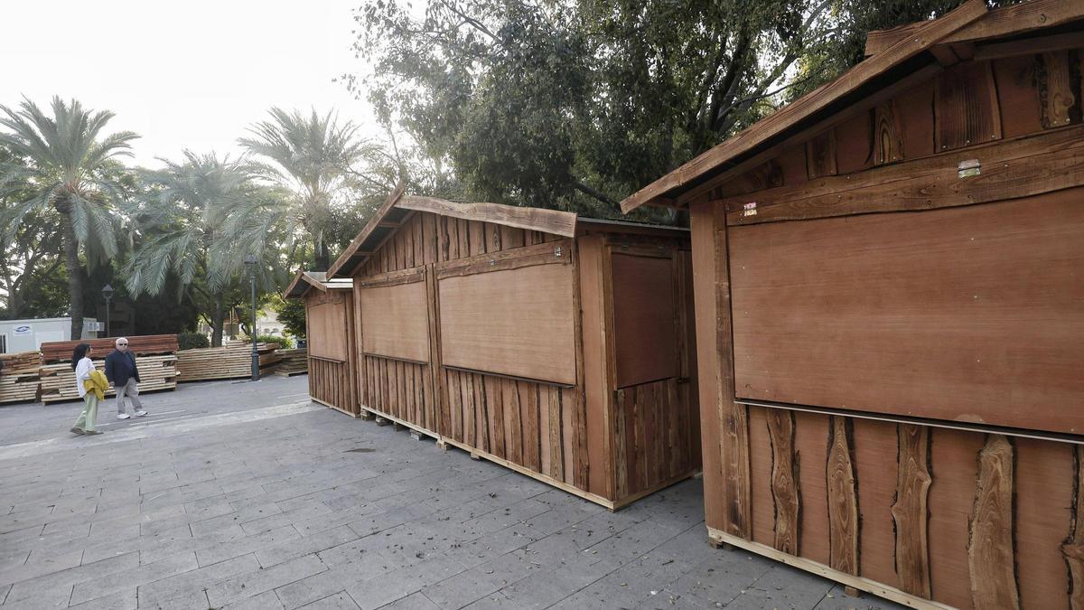 La instalación del mercado navideño está paralizada al menos desde el martes.