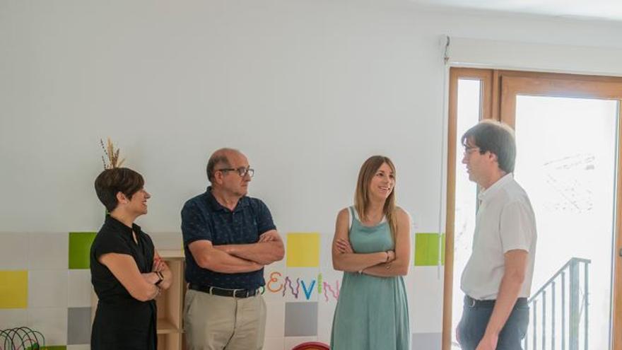 Visita del alcalde de Bocairent a las ampliaciones de la escoleta infantil de la localidad