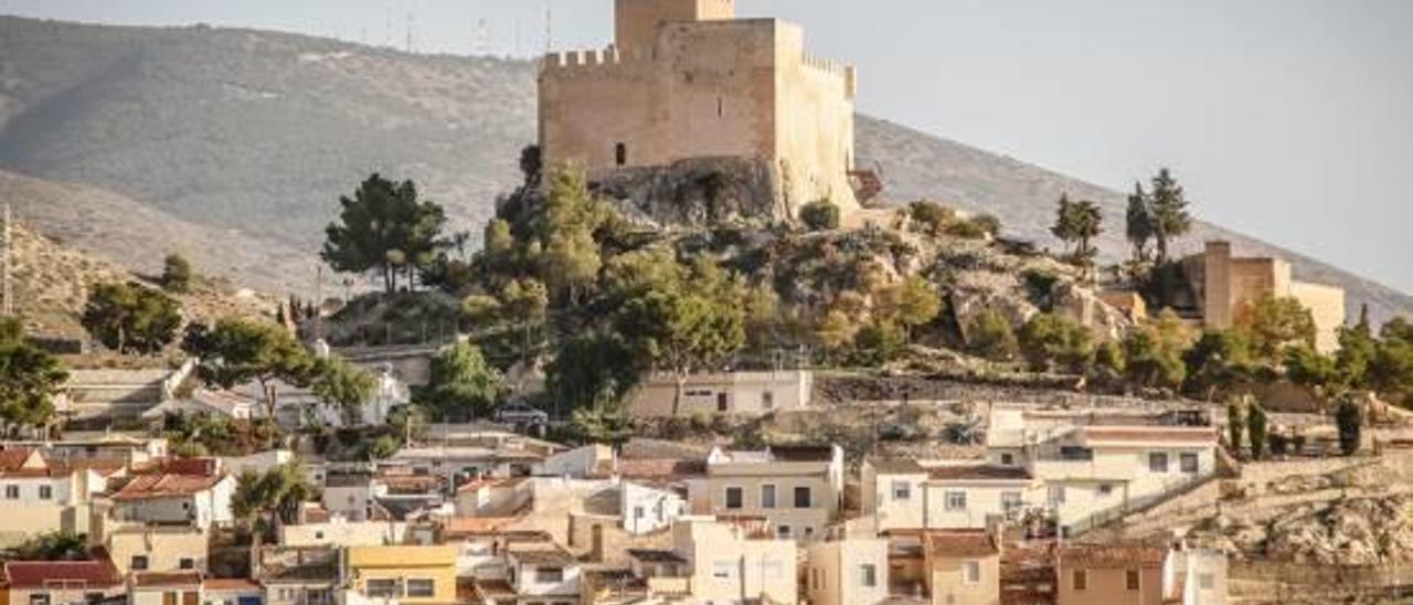 El castillo y el casco histórico han sido los escenarios más grabados por el equipo japonés.