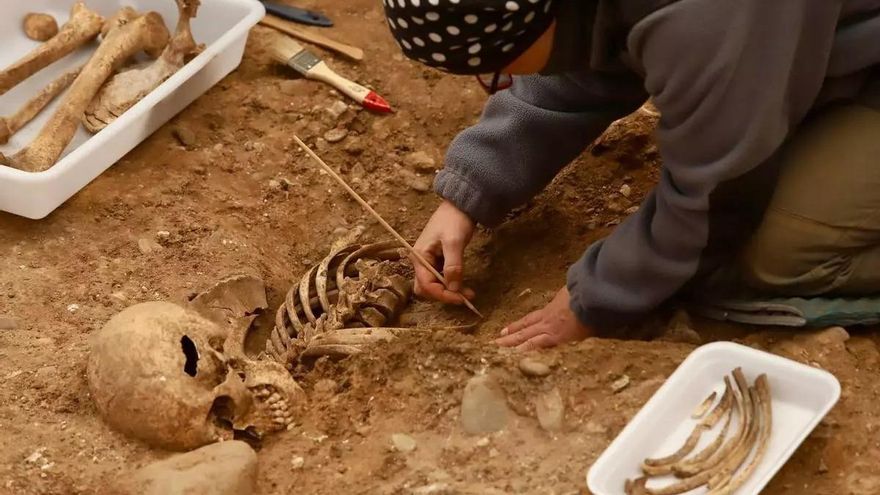 Los equipos de exhumación de víctimas del franquismo hacen un llamamiento a los centros educativos