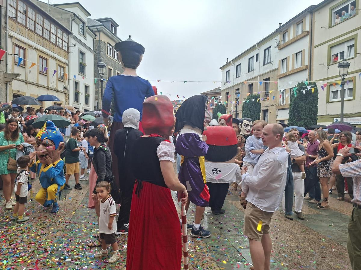 En imágenes: Así fue el chupinazo de las fiestas de Nuestra Señora de la Barca y San Roque En imágenes: Así fue el chupinazo de las fiestas de Nuestra Señora de la Barca y San Roque