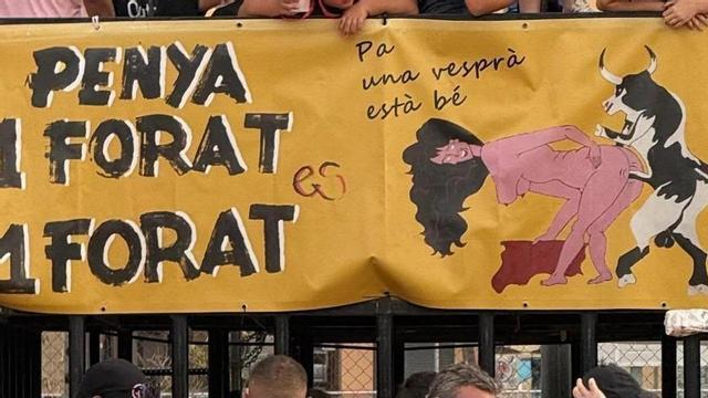 Indignació a Sagunt pel logotip d’una penya amb una dona agredida sexualment per un toro