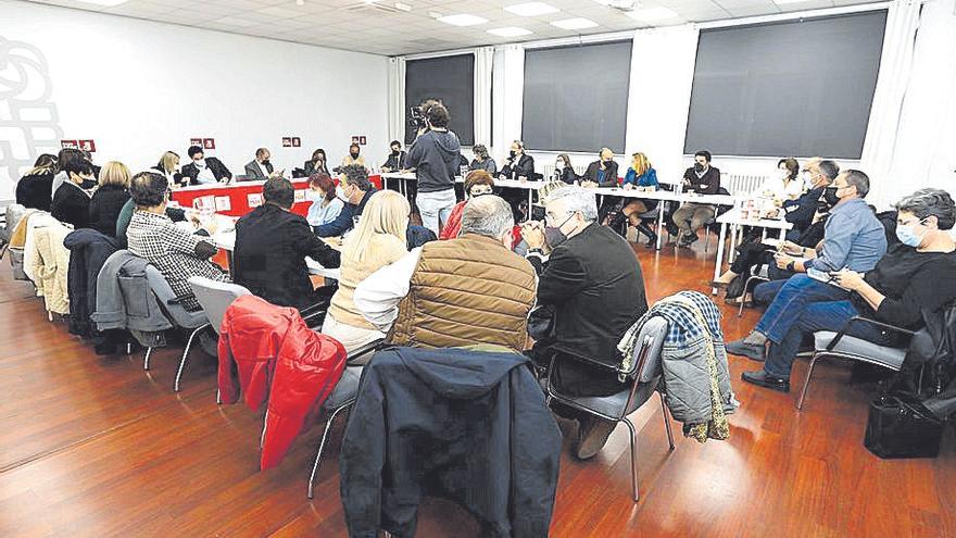 Primera reunión de la nueva Comisión Ejecutiva Regional del PSOE de Aragón, este miércoles en su sede de Conde Aranda, en Zaragoza.