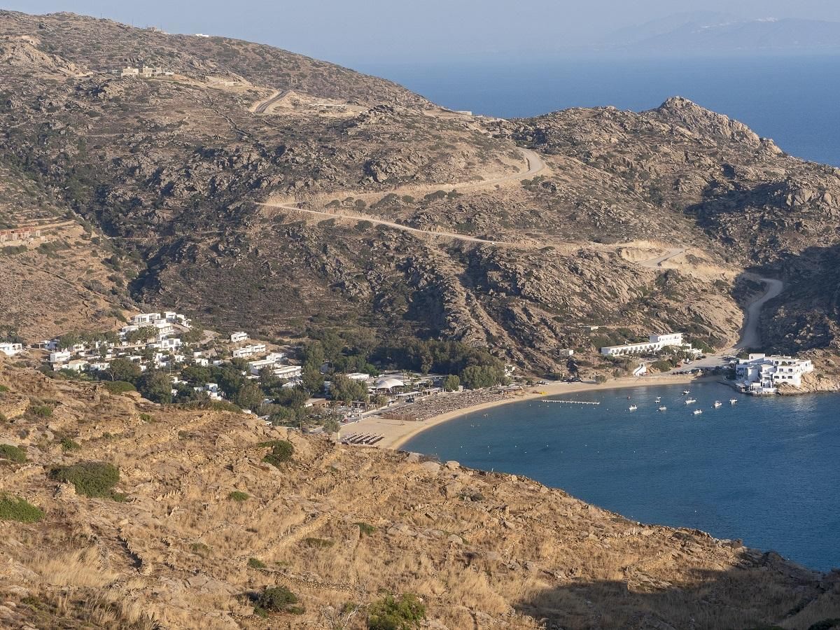 Playa de Mylopotas, en Íos.