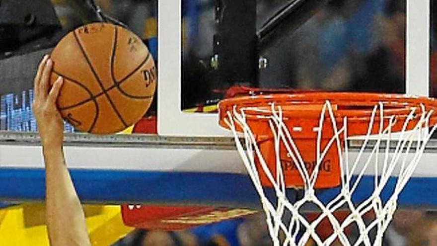 El base Stephen Curry anota tretze triples i estableix un nou rècord