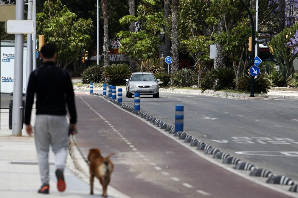 Este lunes ha tenido que reabrirse al tráfico rodado el paseo marítimo Pablo Ruiz Picasso, a pesar de que la pasada semana el Ayuntamiento de Málaga decretaba su cierre durante el tiempo que se mantuviese el estado de alarma.