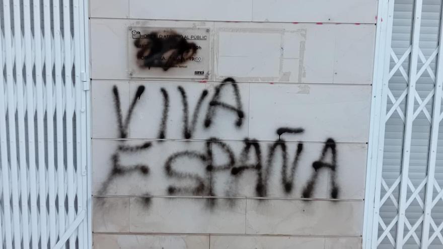 Atacan la sede del sindicato STEI en Mallorca tras sus críticas al plan lingüístico de PP y Vox: &quot;Viva España&quot;