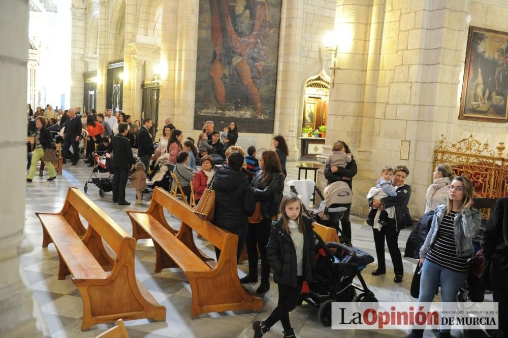 Bajo el manto de la Virgen