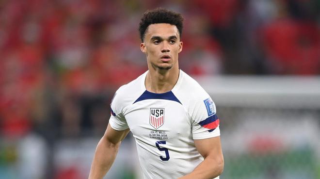 Antonee Robinson: El gran desconocido y el que más ha sorprendido. El lateral americano es el gran ejemplo del porqué su selección ha sido una de las más atrevidas y divertidas de ver. Descaro y proyección sin fronteras.