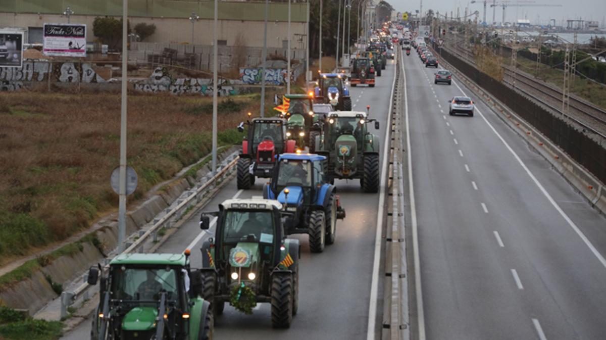 La Marxa Pagesa’ a la N-2 entre Premià i el Masnou