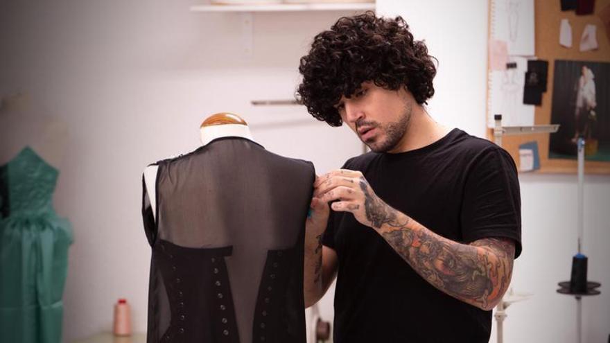 De una máquina de coser Ikea a la 080 Barcelona Fashion: Roberto Montes presenta Bibencia, la marca que ya visten Lola Índigo y Laura Escanes