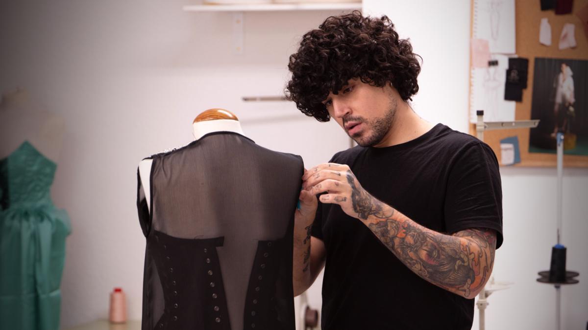 Roberto Montes, en su atelier en el barrio de San Isidre de València, cuartel general de Bibencia.