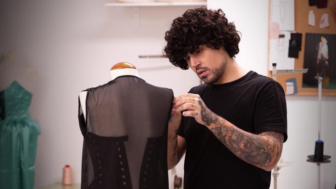 Roberto Montes, en su atelier en el barrio de San Isidre de València, cuartel general de Bibencia.