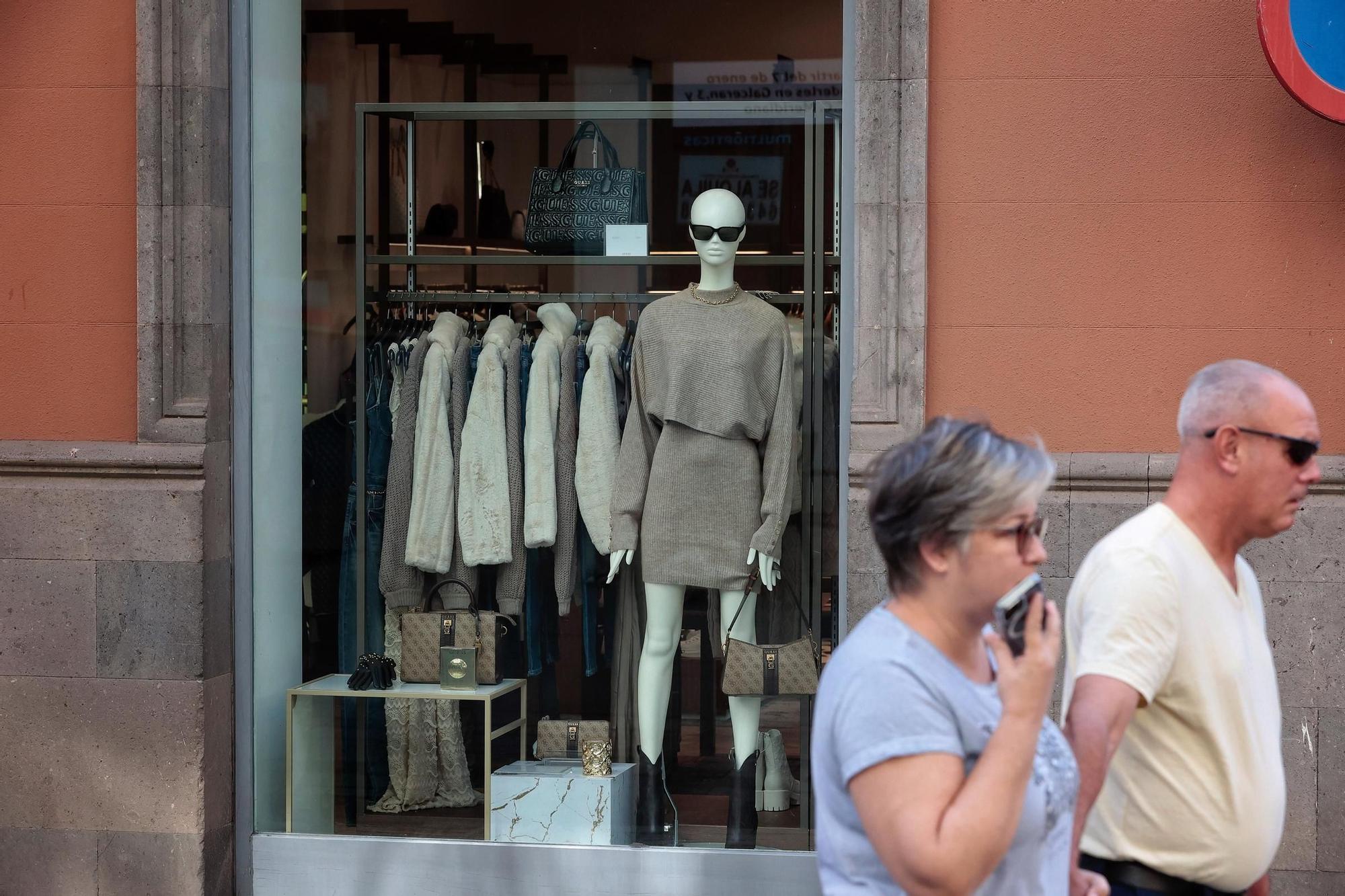 El calor lastra la venta de ropa en Canarias