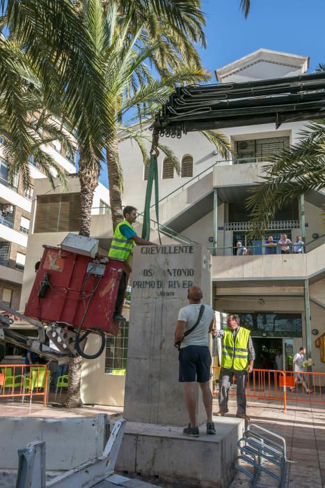 Retirada del monolito de Primo de Rivera en Crevillent