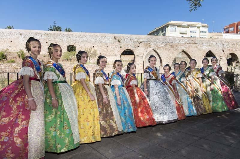 Visita de la fallera mayor infantil y la corte de honor a les Coves de Sant Josep