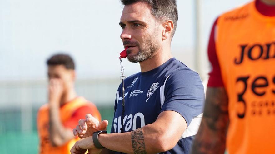 Adrián Colunga, durante el entrenamiento del viernes. | REAL MURCIA