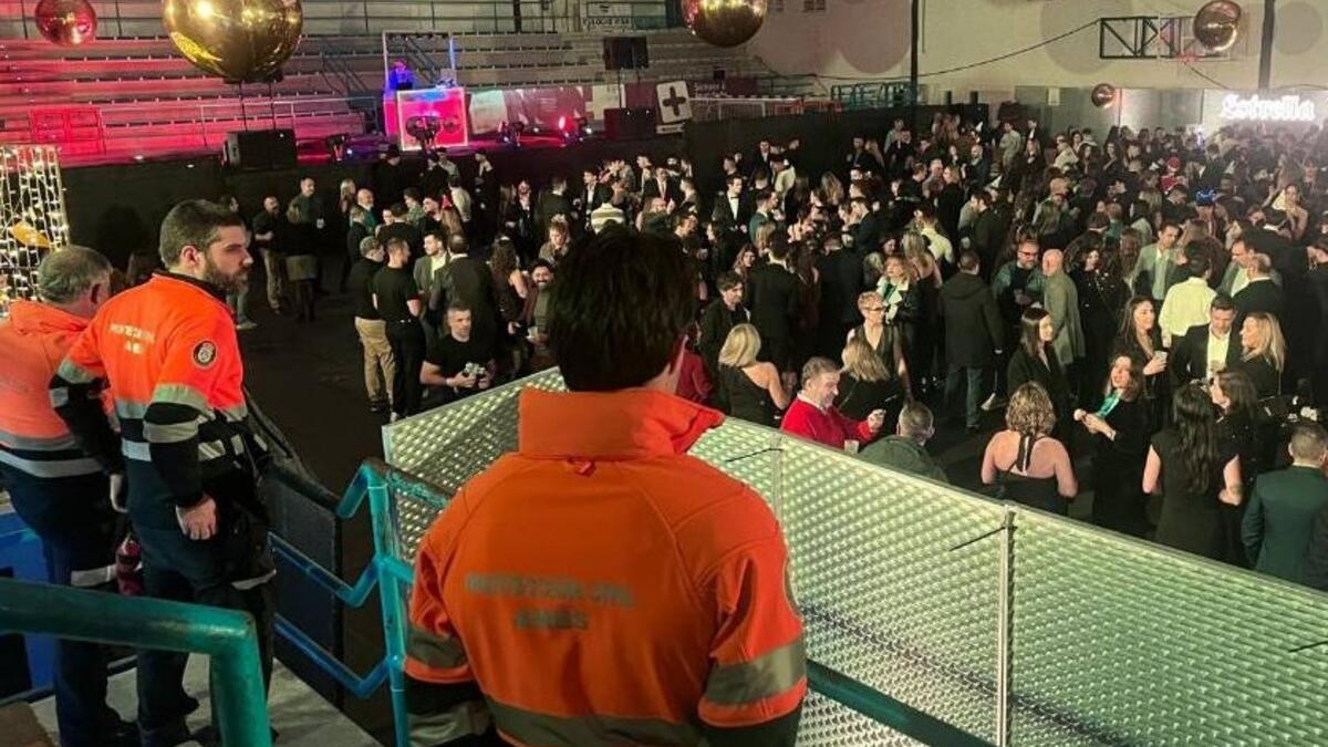Voluntarios de Protección Civil en la Festa de fin de ano organizada por el Concello de Ames