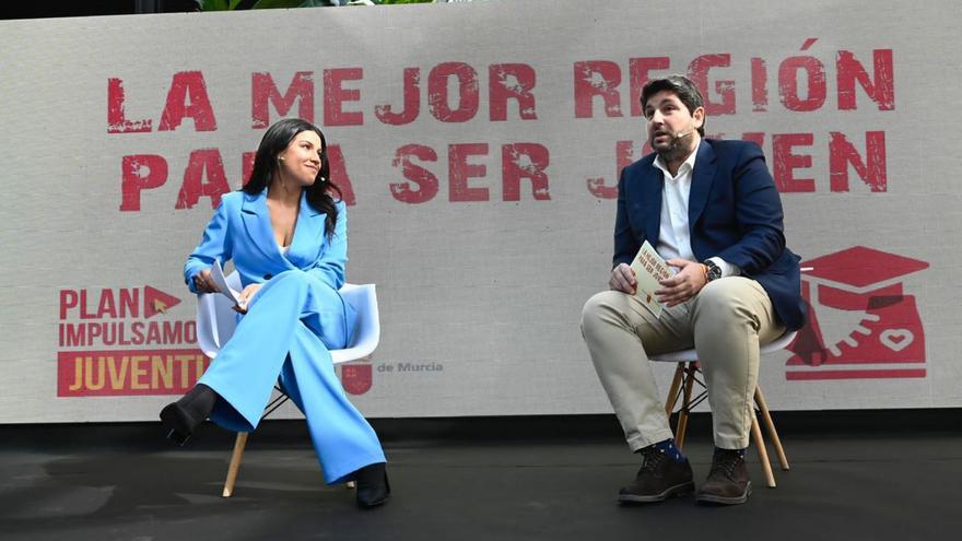 López Miras durante el acto de presentación de las medidas de ayuda a los jóvenes. | LA OPINIÓN