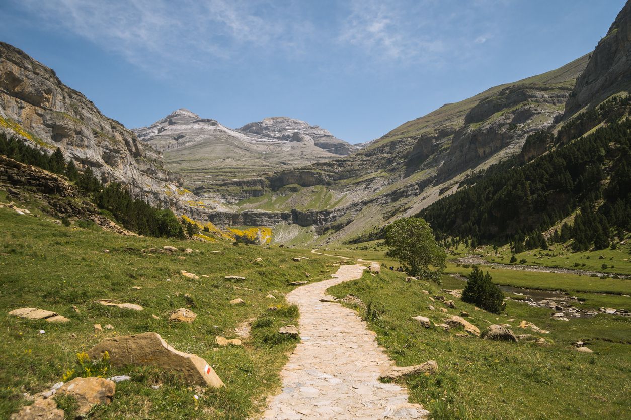 A través de las rutas de senderismo del parque nacional podrás disfrutar de la naturaleza en su máximo esplendor