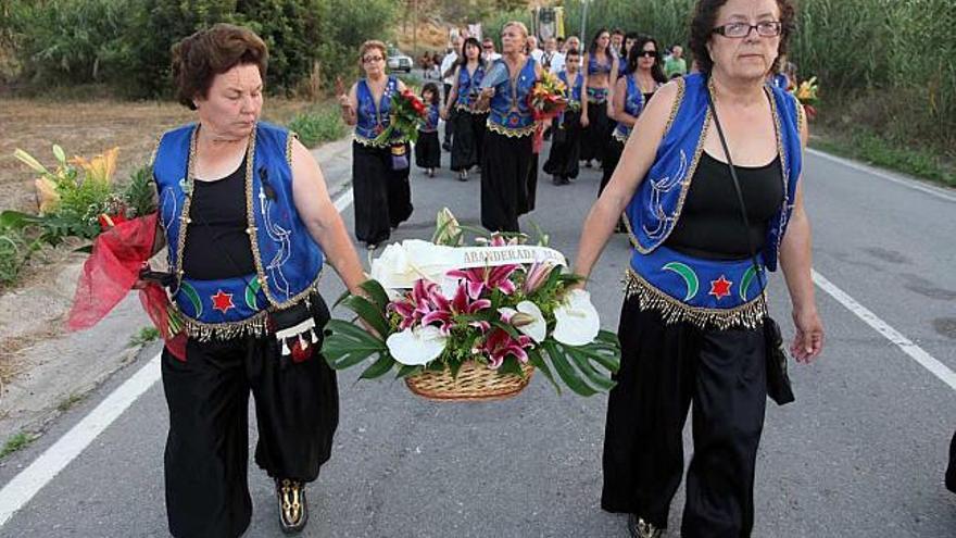 Rebolledo lleva flores a la Virgen del Carmen