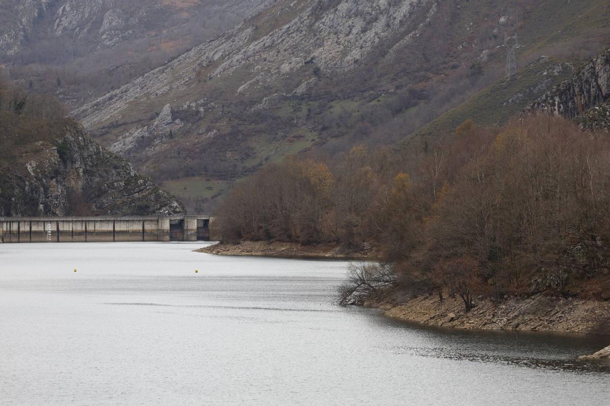 Presa y embalse de Tanes