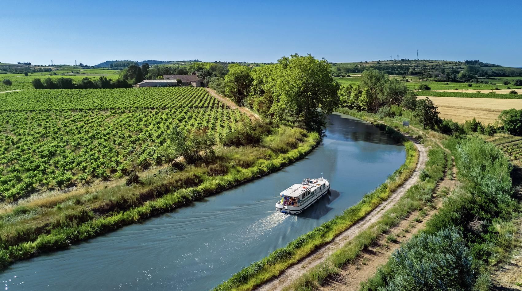 El encantador pueblo situado en los meandros del Canal du Midi.