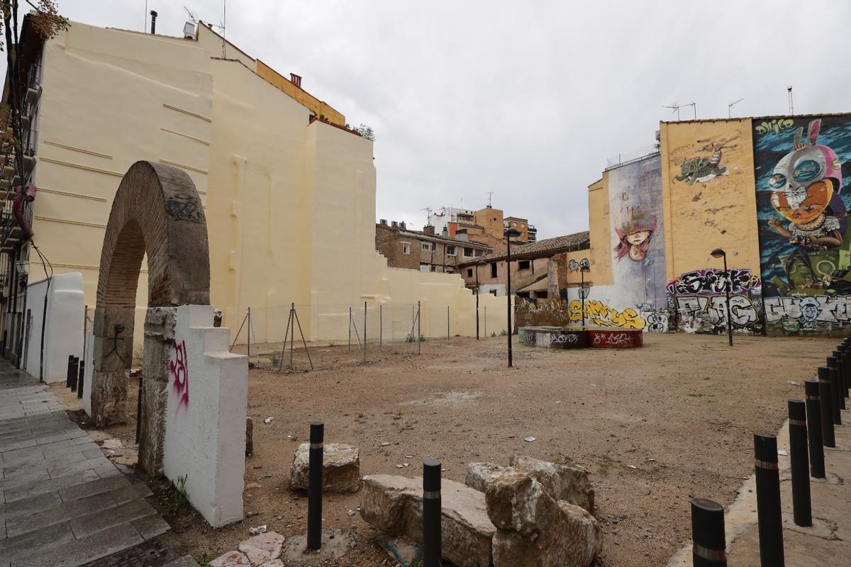 El conocido como solar del Conejo está accesible pero es un páramo de tierra.