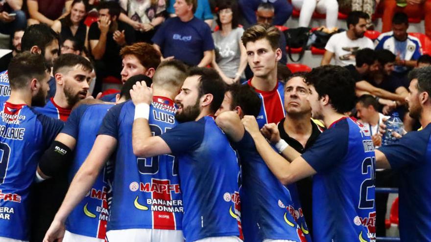 Los jugadores de Agustinos durante un partido de la pasada temporada en La Catedral