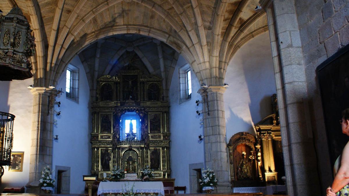 Interior de la iglesia de Santa María del Azogue, en Puebla de Sanabria.