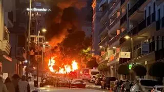 Arde una isla de contenedores y provoca una gran humareda en As Barxas en Moaña