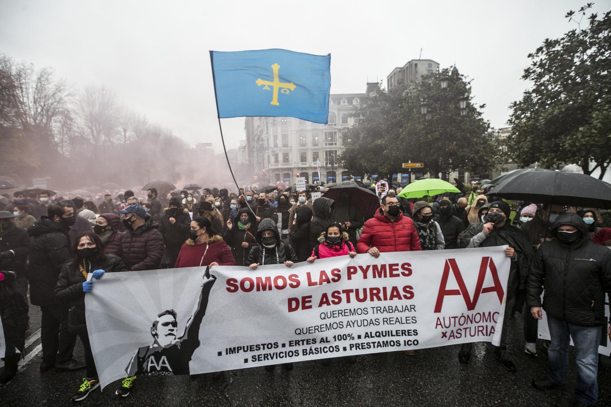 La hostelería toma las calles y exige "no perder las cenas de diciembre"