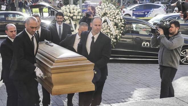 La llegada del féretro al funeral