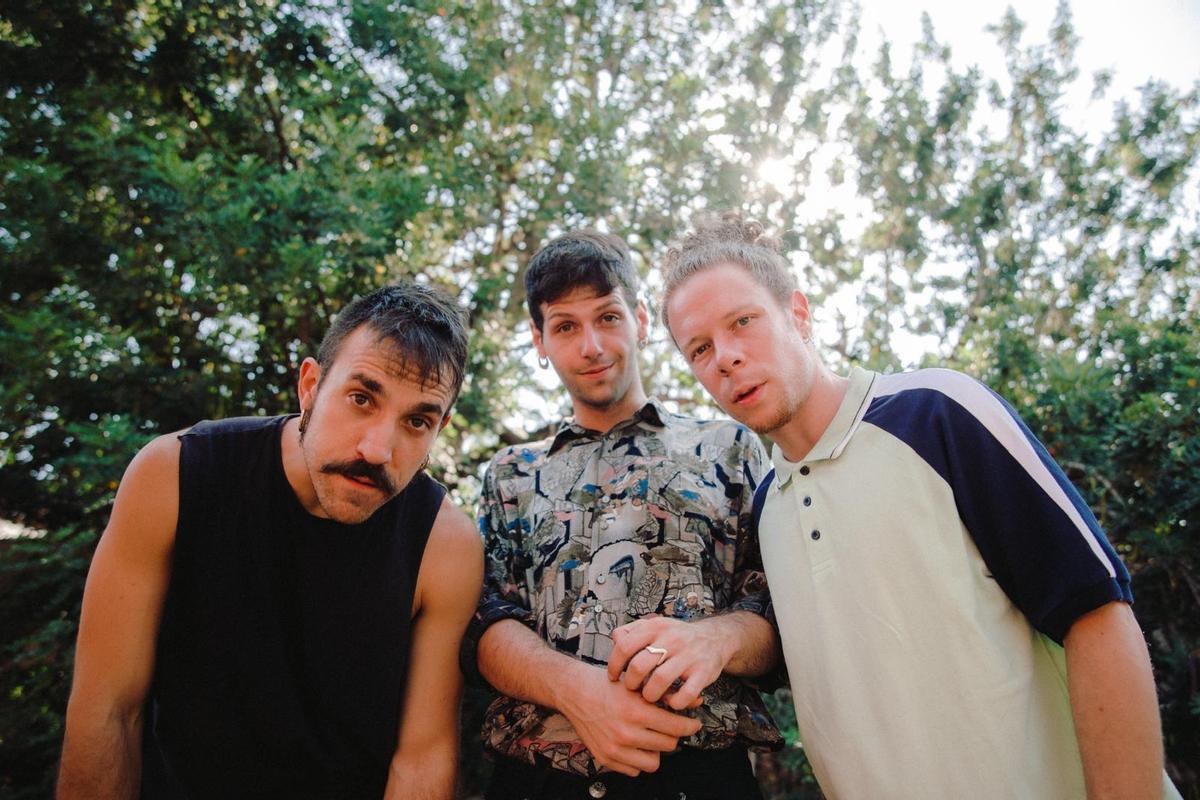 Iker García, Ángel Cáceres y Pablo Levin son Gilipojazz, un power trío madrileño de Jazz-Punk.