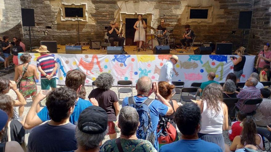 La &quot;Festa dos frailes&quot; regresa a Villanueva de Oscos