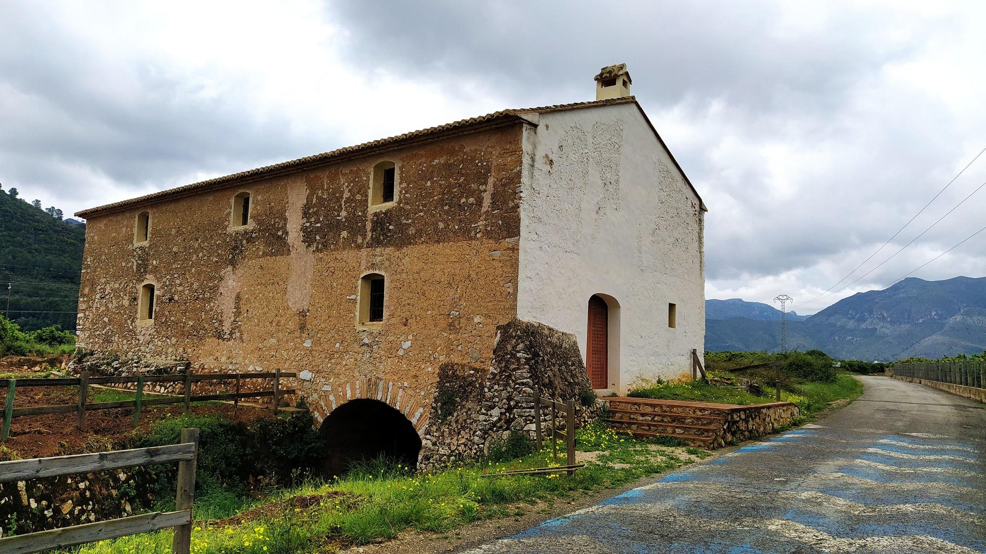 Exterior del Molí del Pla de Tavernes