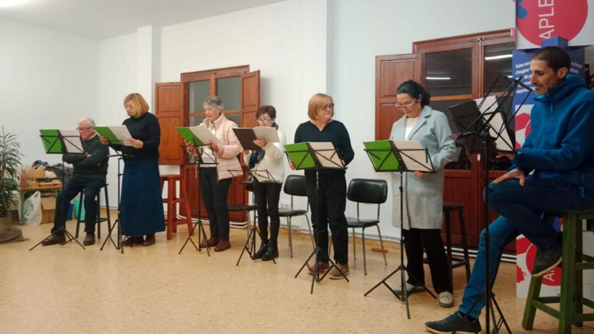 Lectura del taller de las mujeres de Algímia.