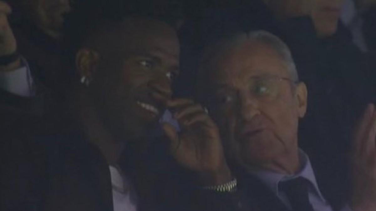 Lo nunca visto: la imagen de Vinicius sentado al lado de Florentino "es muy llamativa"