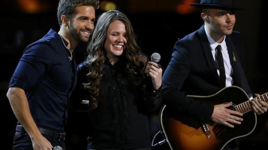 Alborán, junto a Jesse &amp; Joy, interpretó en la gala el tema de su anterior disco &#039;Donde Esta El Amor&#039;.