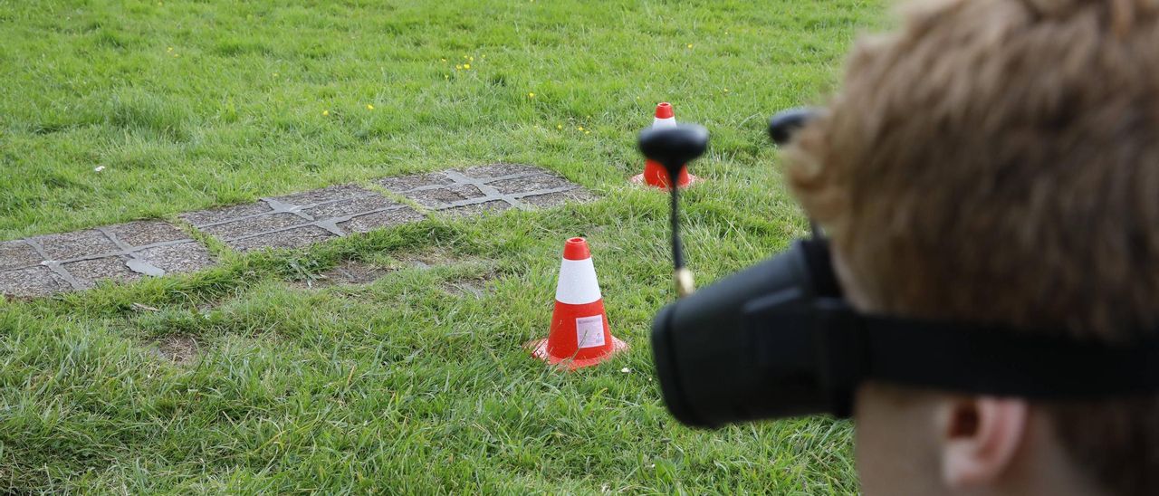 VÍDEO: Los drones toman el cielo en una tarde de altos vuelos en la EPI: "Es muy entretenido"